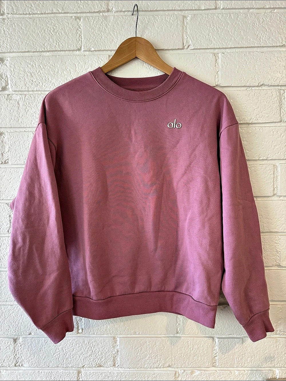 Alo Accolade Crewneck Sweatshirt in Pink Like New